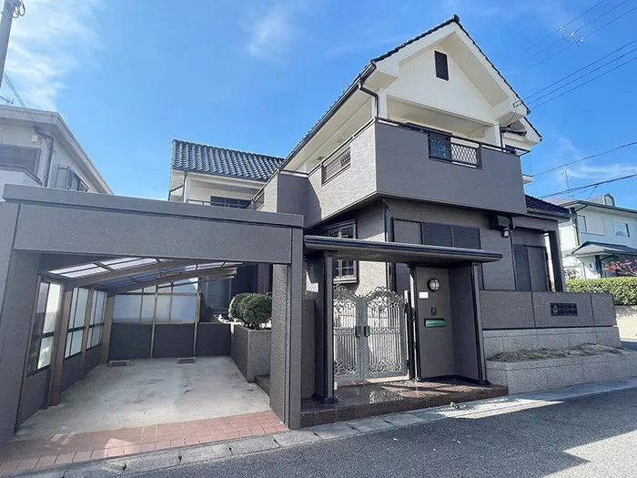 神戸市西区中野2丁目22－4、ガレージ付きの駐車場も完備
