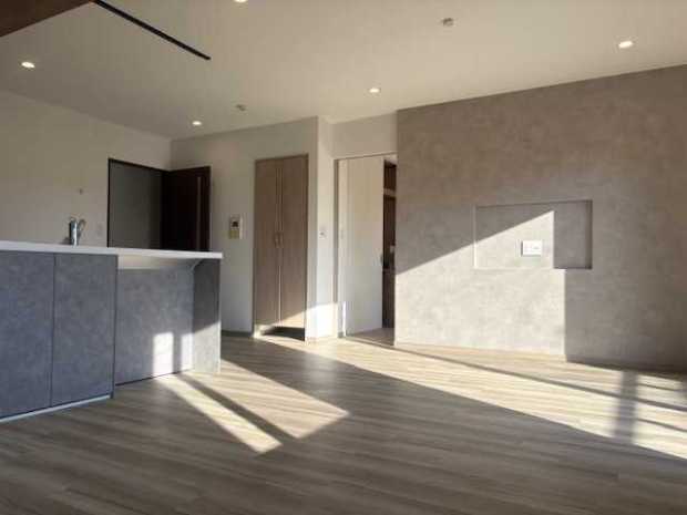 【心豊かな暮らしへ】光とデザインが織りなす、モダンLDKの sanctuary