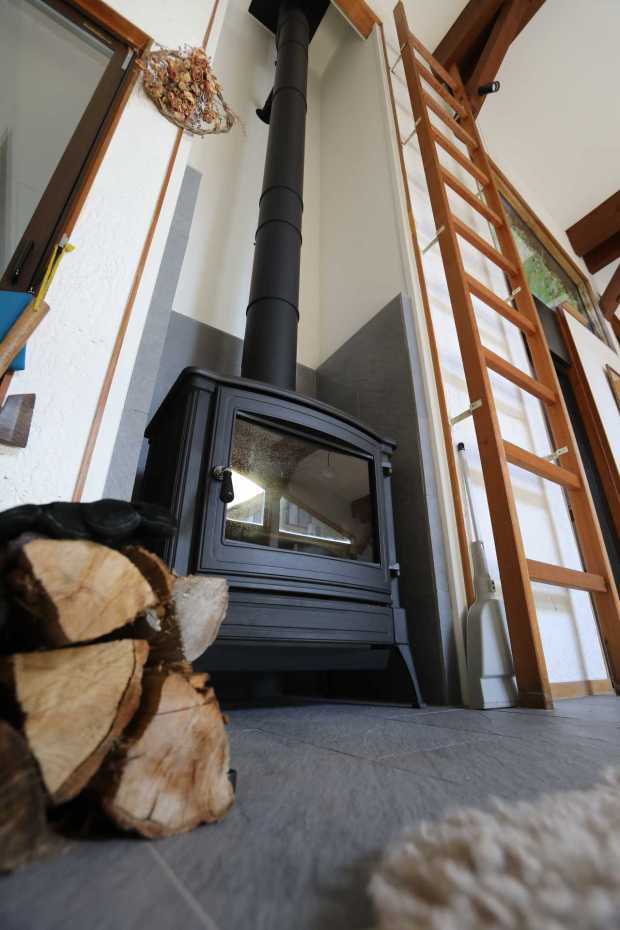 自然と薪ストーブに和むお家