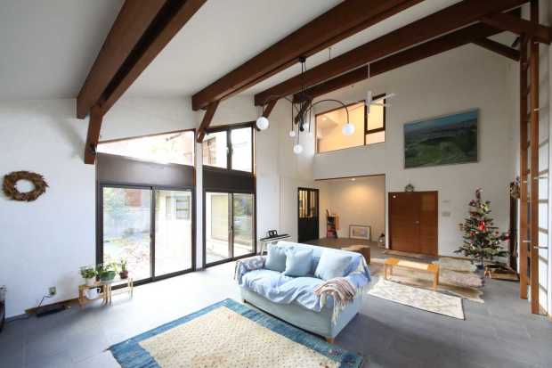 自然と薪ストーブに和むお家