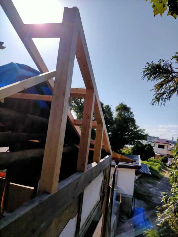 屋根からも雨漏りと板金の腐りでした